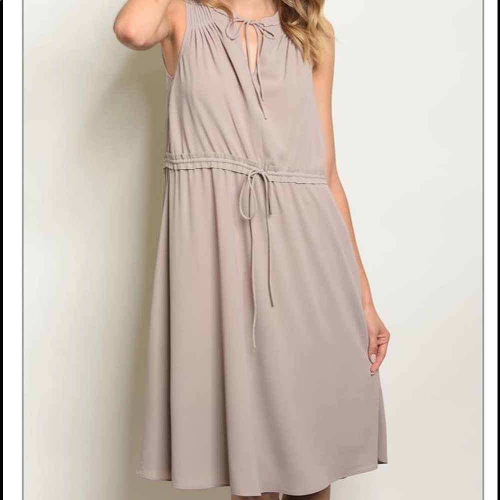 NWT Boutique GILLI Midi Casual Dress Beige Small L